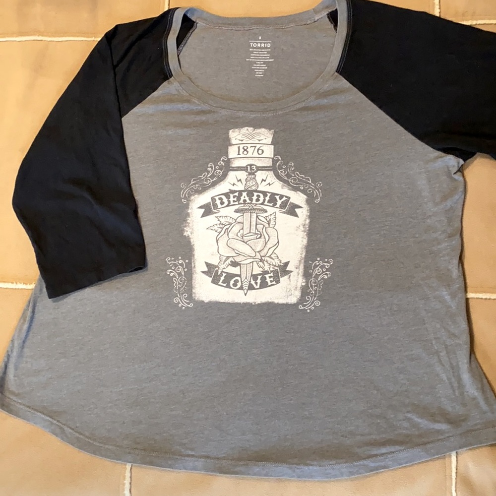 Torrid Graphic Tee 3/4 sleeve Size 3x (22/24)